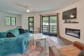 18 Mi to Grand Caverns: Cabin w/ Balcony!