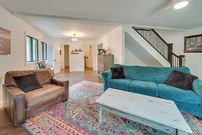 18 Mi to Grand Caverns: Cabin w/ Balcony!