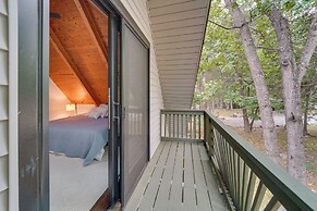 18 Mi to Grand Caverns: Cabin w/ Balcony!