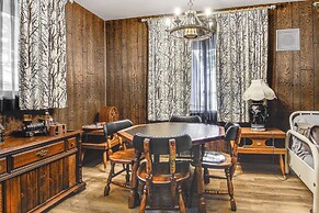 Waterfront Berry Lake Getaway w/ Sunroom!