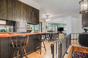 Waterfront Berry Lake Getaway w/ Sunroom!