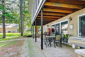 Waterfront Berry Lake Getaway w/ Sunroom!