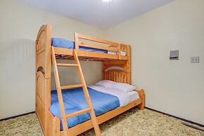 Waterfront Berry Lake Getaway w/ Sunroom!