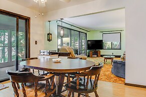 Waterfront Berry Lake Getaway w/ Sunroom!