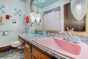 Waterfront Berry Lake Getaway w/ Sunroom!