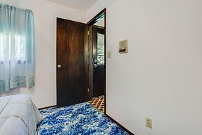 Waterfront Berry Lake Getaway w/ Sunroom!
