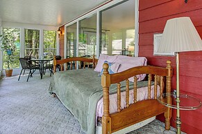Waterfront Berry Lake Getaway w/ Sunroom!