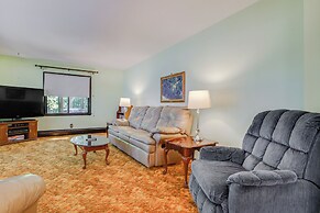 Waterfront Berry Lake Getaway w/ Sunroom!