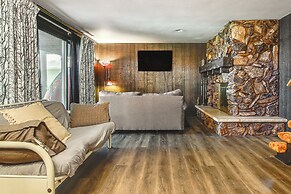 Waterfront Berry Lake Getaway w/ Sunroom!