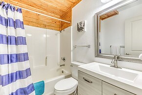 Relaxing Ruidoso Retreat: Walk to Midtown!