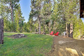 Woodsy Cabin Retreat ~ 4 Mi to Crescent Lake!