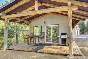 Woodsy Cabin Retreat ~ 4 Mi to Crescent Lake!