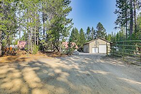 Woodsy Cabin Retreat ~ 4 Mi to Crescent Lake!