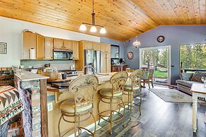 Woodsy Cabin Retreat ~ 4 Mi to Crescent Lake!