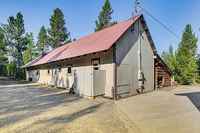 Woodsy Cabin Retreat ~ 4 Mi to Crescent Lake!
