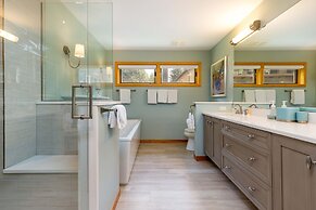 13 Liftside 3 Bedroom Townhouse by RedAwning