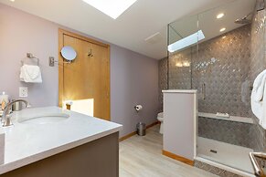 13 Liftside 3 Bedroom Townhouse by RedAwning