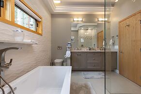 13 Liftside 3 Bedroom Townhouse by RedAwning