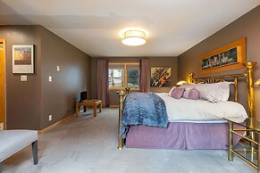 13 Liftside 3 Bedroom Townhouse by RedAwning