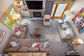 13 Liftside 3 Bedroom Townhouse by RedAwning