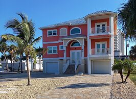 Beach House On Bayview - 1940 Bayview Dr 6 Bedroom Home by RedAwning