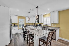 218 Primo Dr - Mermaid Beach House 2 Bedroom Home by RedAwning