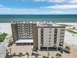 Pelican Watch 604 3 Bedroom Condo by RedAwning