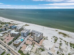 Pelican Watch 604 3 Bedroom Condo by RedAwning