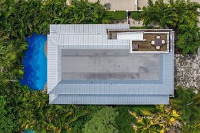 Seaside Haven 4 Bedroom Home by RedAwning