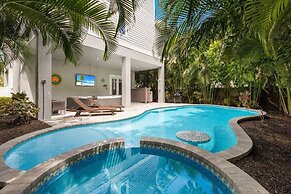 Seaside Haven 4 Bedroom Home by RedAwning