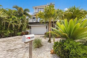 Seaside Haven 4 Bedroom Home by RedAwning