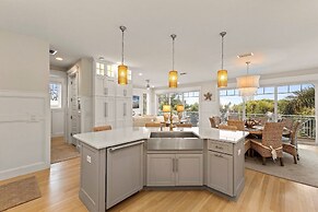 Seaside Haven 4 Bedroom Home by RedAwning