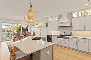 Seaside Haven 4 Bedroom Home by RedAwning