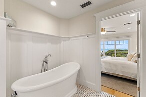 Seaside Haven 4 Bedroom Home by RedAwning