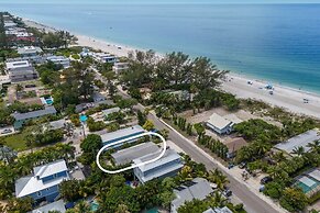 Seaside Haven 4 Bedroom Home by RedAwning