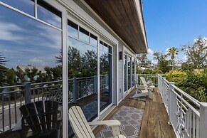 Seaside Haven 4 Bedroom Home by RedAwning