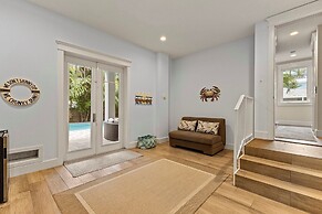 Seaside Haven 4 Bedroom Home by RedAwning