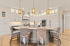 Seaside Haven 4 Bedroom Home by RedAwning