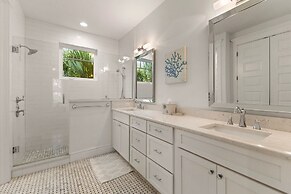 Seaside Haven 4 Bedroom Home by RedAwning