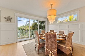 Seaside Haven 4 Bedroom Home by RedAwning