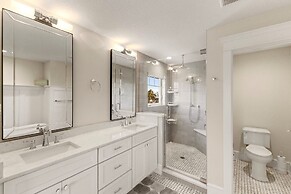 Seaside Haven 4 Bedroom Home by RedAwning