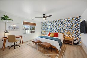 Tangerine House - Hot Tub, Fire Pit, Bbq! 3 Bedroom Home by RedAwning