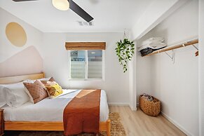 Tangerine House - Hot Tub, Fire Pit, Bbq! 3 Bedroom Home by RedAwning