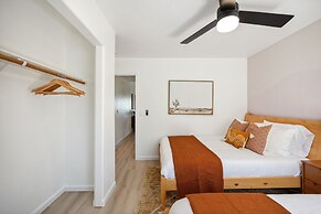 Tangerine House - Hot Tub, Fire Pit, Bbq! 3 Bedroom Home by RedAwning