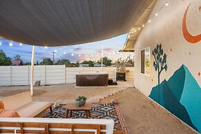 Tangerine House - Hot Tub, Fire Pit, Bbq! 3 Bedroom Home by RedAwning