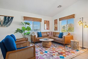 Tangerine House - Hot Tub, Fire Pit, Bbq! 3 Bedroom Home by RedAwning