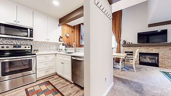 Mammoth Ski & Racquet Club #118 2 Bedroom Condo by RedAwning