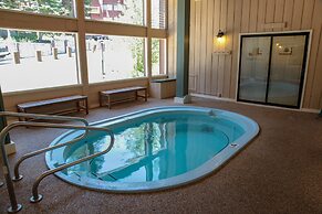Mammoth Ski & Racquet Club #118 2 Bedroom Condo by RedAwning