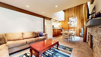 Mammoth Ski & Racquet Club #118 2 Bedroom Condo by RedAwning