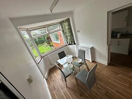 Birmingham Blissful Retreat With 3 Bedrooms